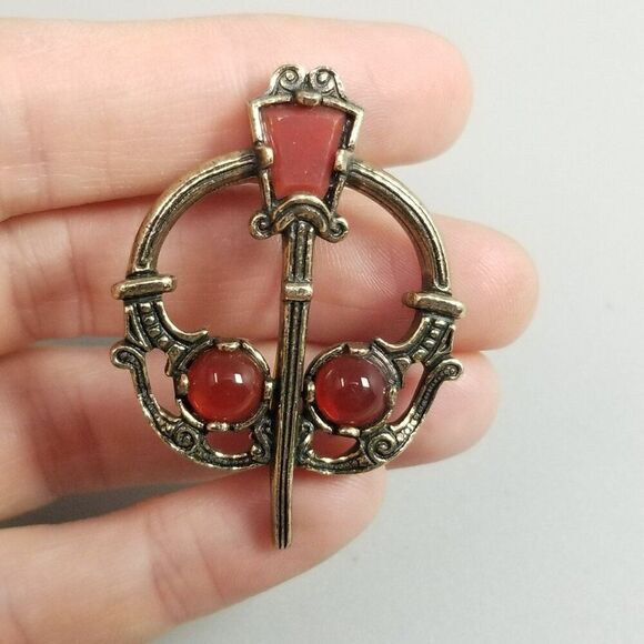 Vintage Celtic Style Red Cabochon Brooch, Kilt Shawl Scarf Lapel Pin, Estate - Picture 6 of 6